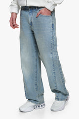 PLEATED RELAXED FIT JEANS LIGHT BLUE