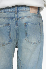 PLEATED RELAXED FIT JEANS LIGHT BLUE