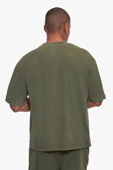 OVERSIZE ESSENTIAL LOGO T-SHIRT SPRAY WASHED OLIVE
